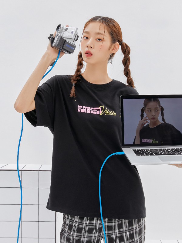 韩都衣舍2021春夏季黑色字母T恤