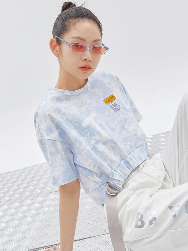 韩都衣舍女装2021春夏季浅蓝色印花T恤
