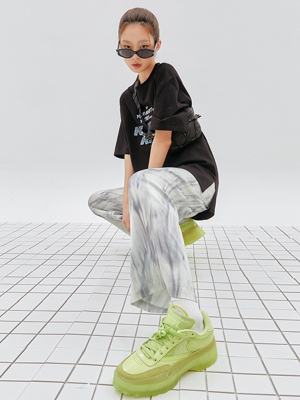 韩都衣舍女装2021春夏季黑色印花T恤