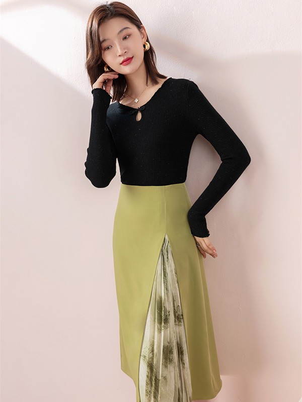 爱依莲2021秋冬季抹茶绿印花包臀裙