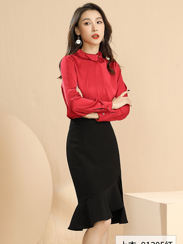 爱依莲2021秋冬季黑色纯色包臀裙