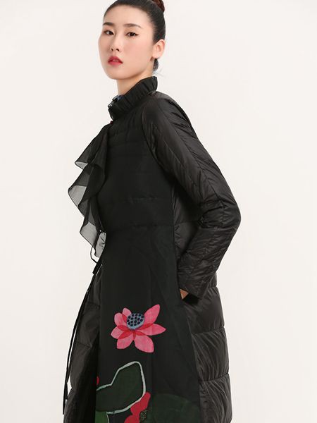 晒谷场女装2021秋冬季黑色印花棉服