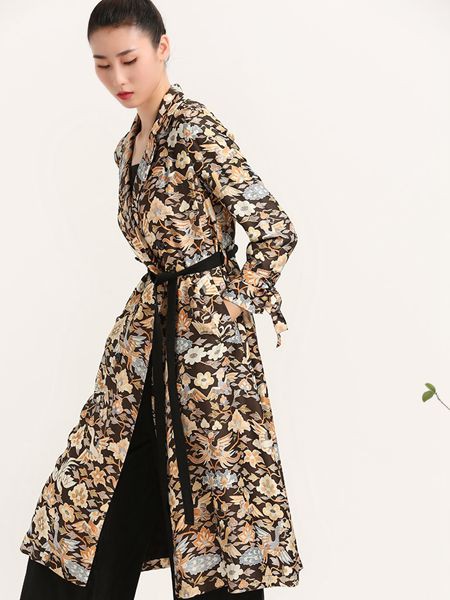 晒谷场女装2021秋冬季黑色印花外套