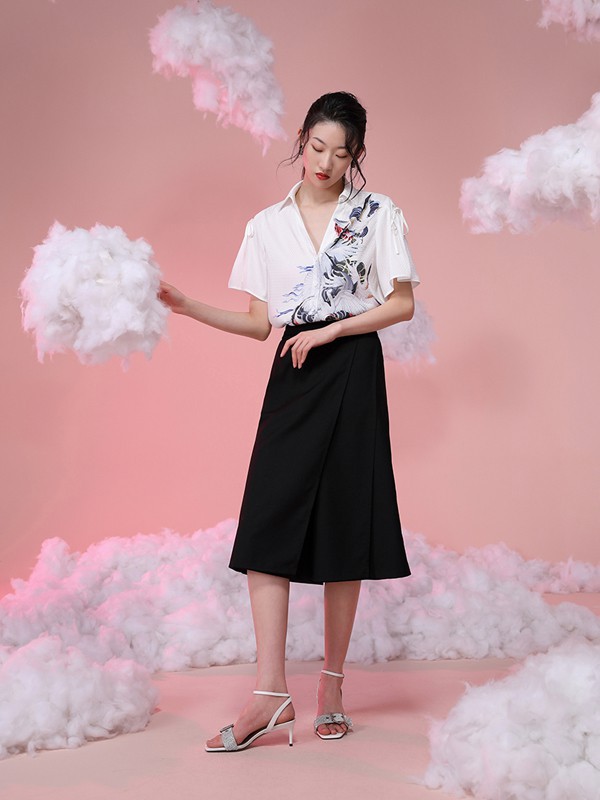 云思木想2021春夏季白色印花上衣