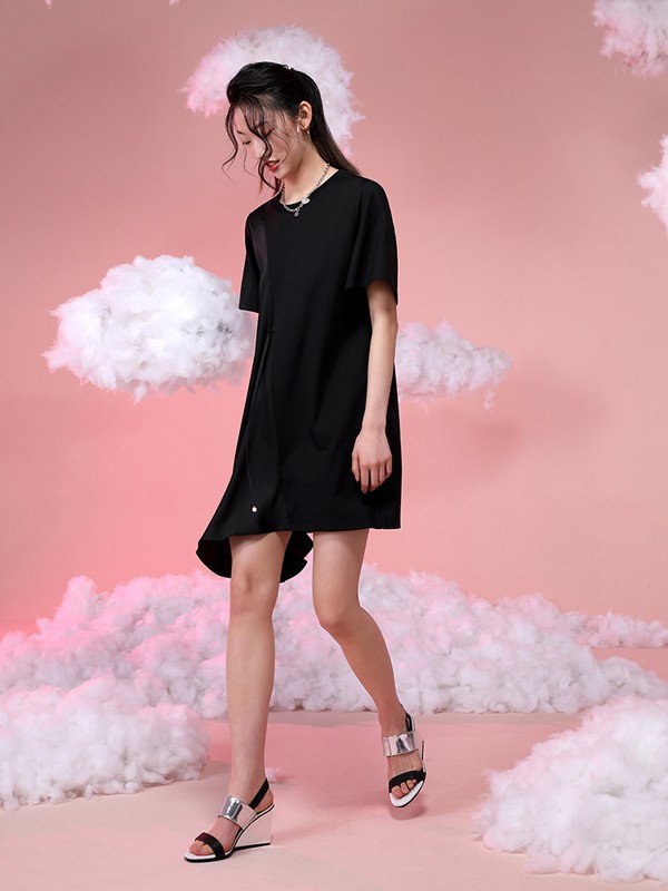 云思木想2021春夏季黑色不对称连衣裙
