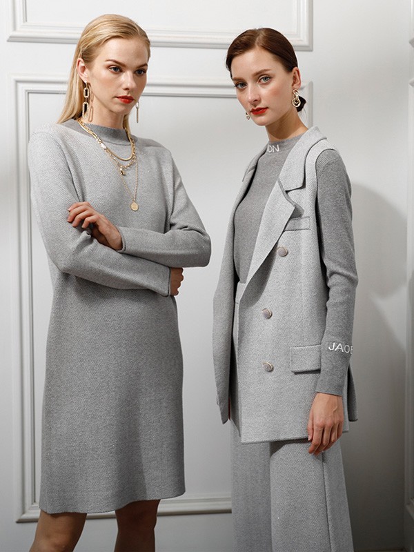 乔帛2021秋冬季灰色纯色连衣裙