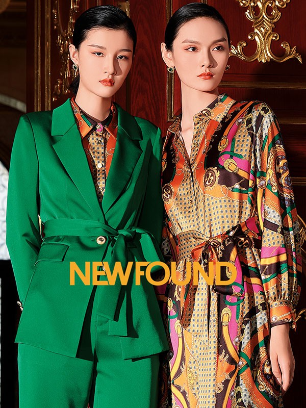 纽方2021秋冬季拼色印花连衣裙