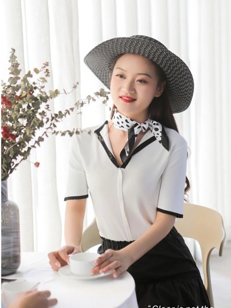 依贝奇女装2021春夏季