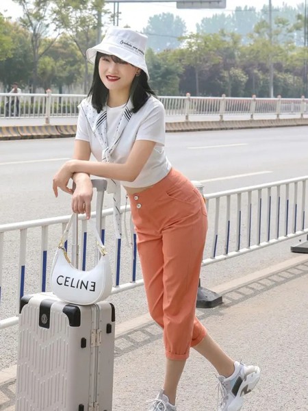 依贝奇女装2021春夏季