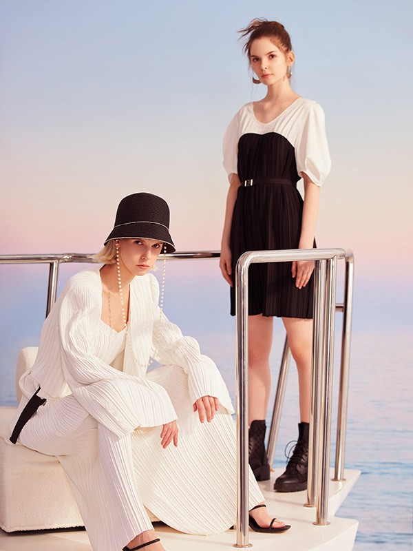 欧蒂芙2022春夏季白色纯色外套