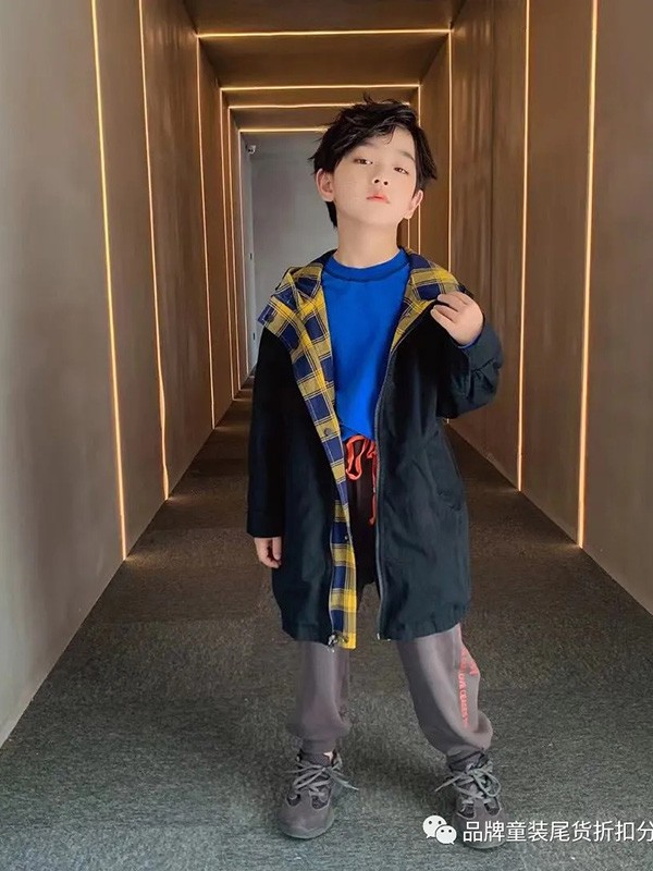 武林兵团童装2021秋冬季黑色格子外套