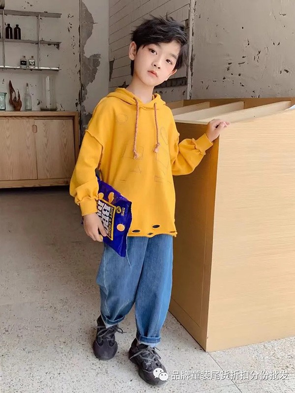 武林兵团童装2021秋冬季黄色镂空卫衣