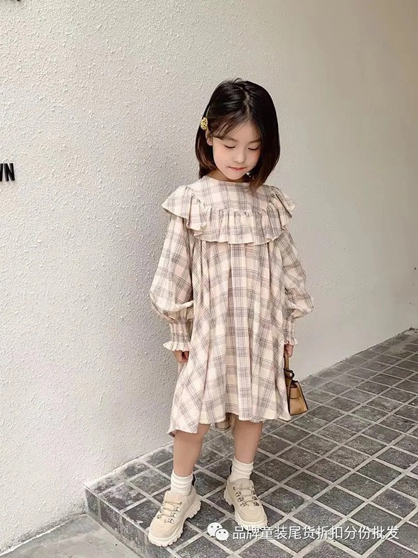 武林兵团童装2021秋冬季白色格子连衣裙