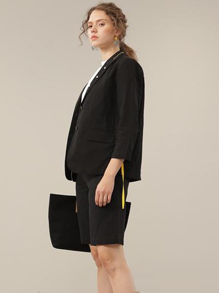 尘辗女装2021秋冬季