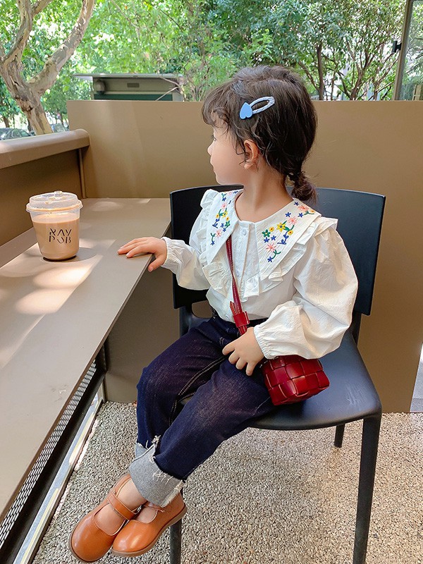 淘猫城堡童装2021秋冬季白色娃娃领衬衫