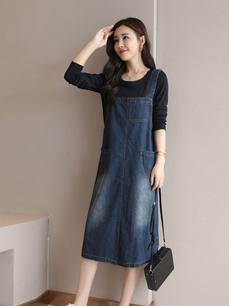 零五七一世家2022秋冬季藏蓝色吊带裙