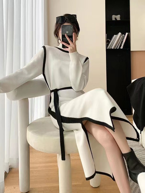 卡致依2022秋冬季白色连衣裙