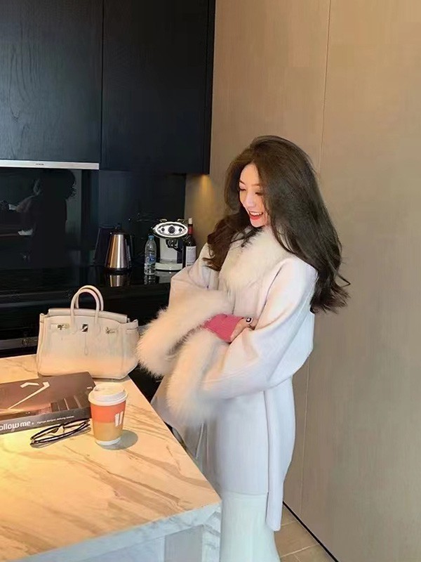 卡致依2022秋冬季白色大衣