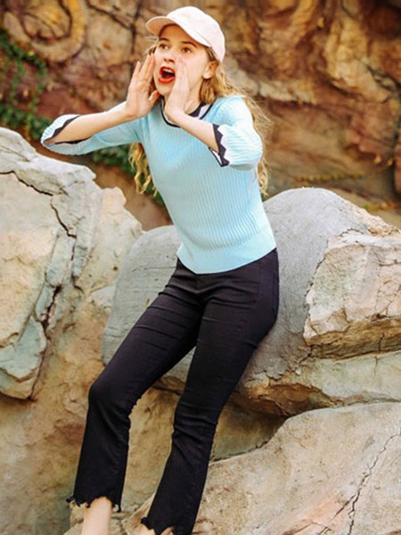 天使之城女装2022秋冬季蓝色针织衫