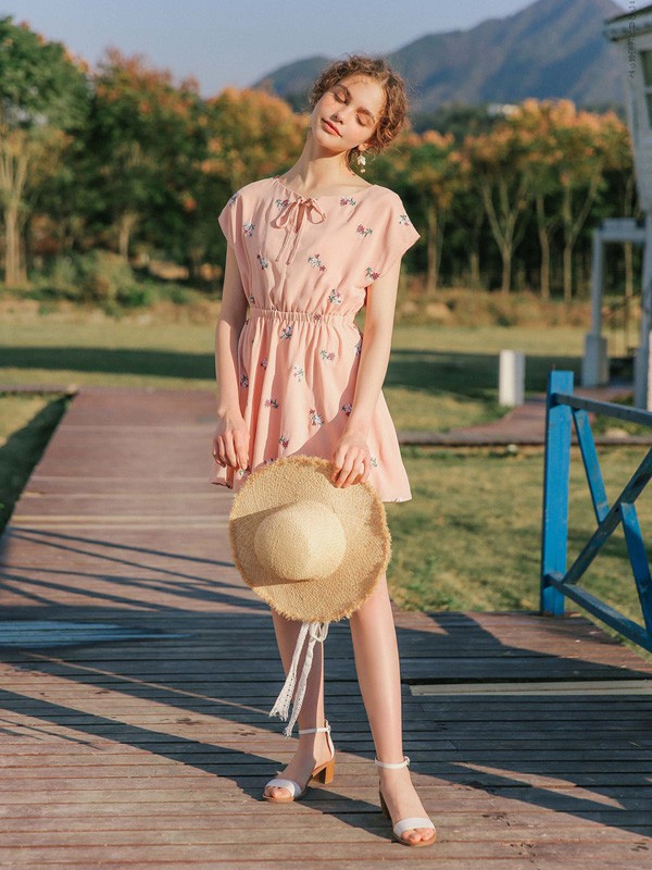 天使之城女装2022秋冬季粉色连衣裙