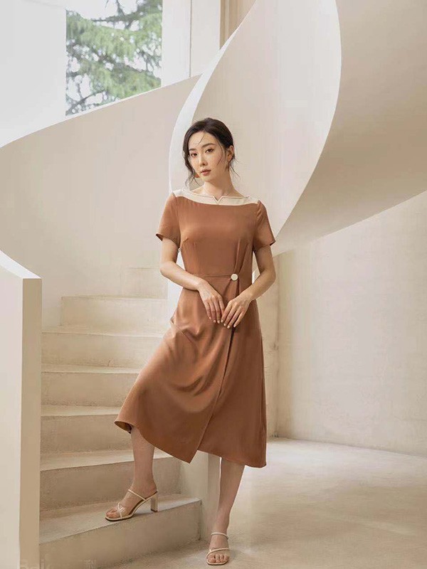 纪凡·尼亚GIVEN·NIAY女装2022春季驼色连衣裙