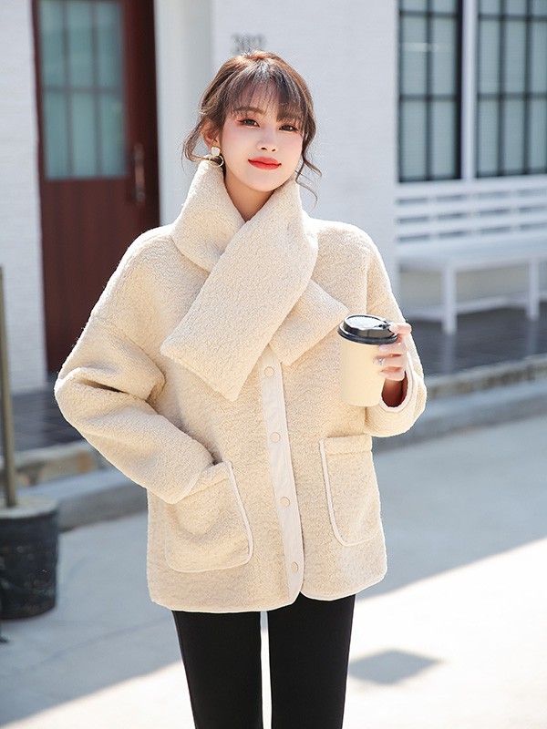 艾诺绮女装2022秋冬季米色大衣