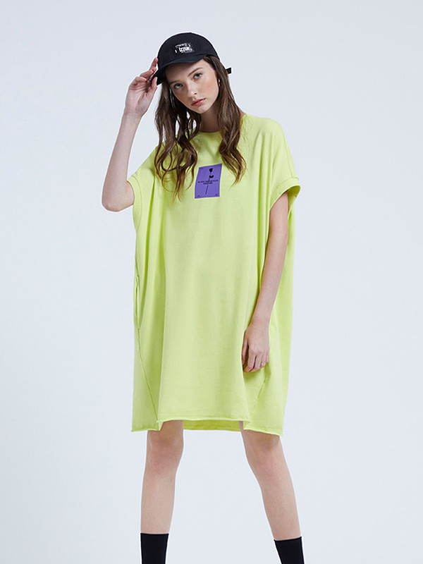 izzue休闲装2022春夏季绿色连衣裙