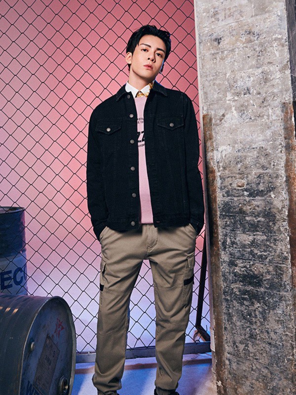 izzue休闲装2022秋冬季粉色T恤