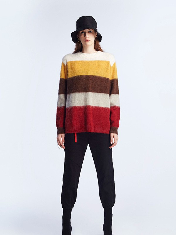 izzue休闲装2022秋冬季白色毛衣