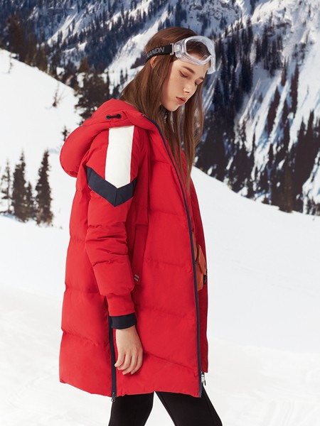 雪中飞2022秋冬季红色棉服