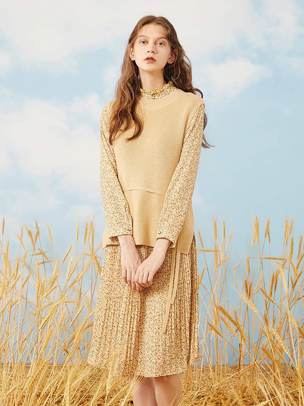 爱居兔女装2022秋冬季卡其色针织衫