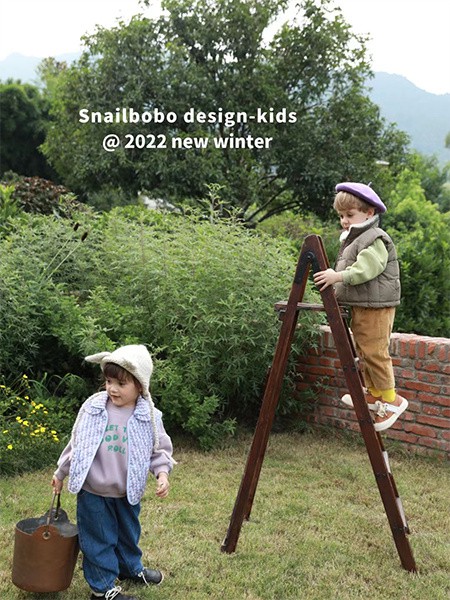 蜗牛啵啵童装2022秋冬季军绿色棉服