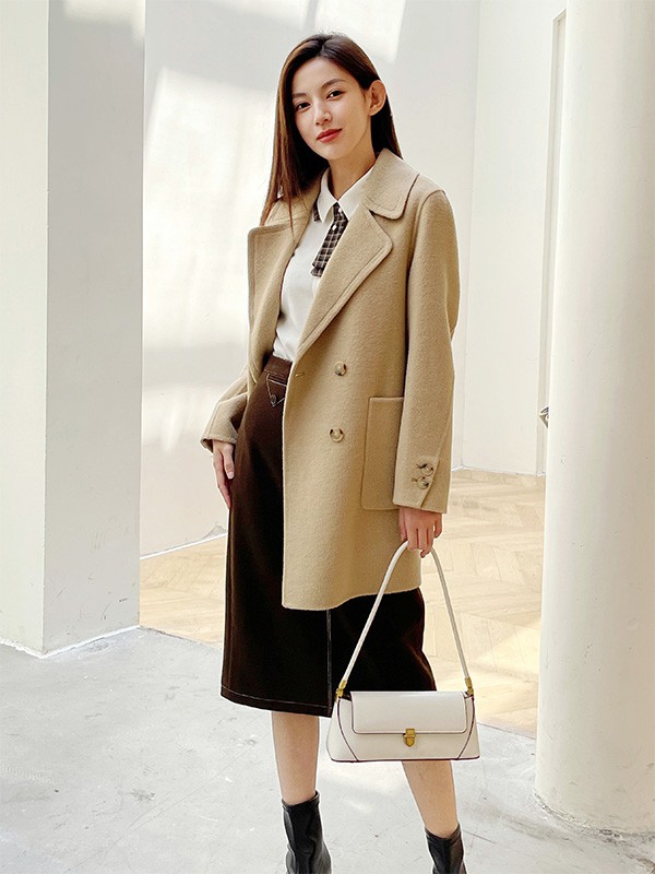 方示女装2022秋冬季卡其色大衣