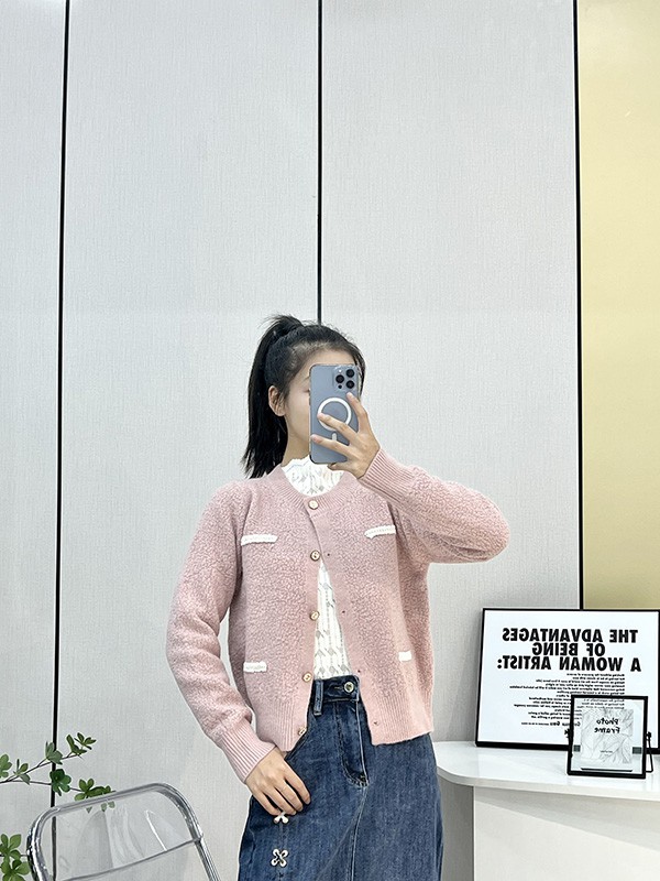 UUFUSHI2022秋冬季白色针织衫