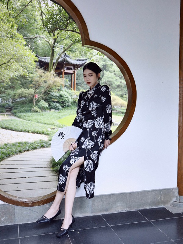 西町村屋女装2022秋冬季黑色连衣裙