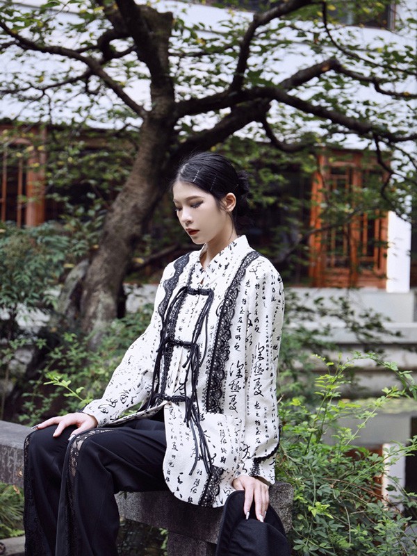 西町村屋女装2022秋冬季白色衬衫