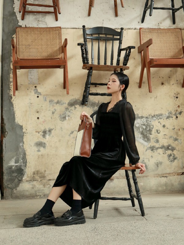 西町村屋女装2022秋冬季黑色连衣裙