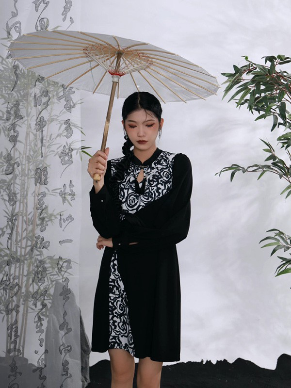 西町村屋女装2022秋冬季黑色连衣裙