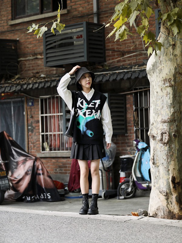 西町村屋女装2022秋冬季黑色背心