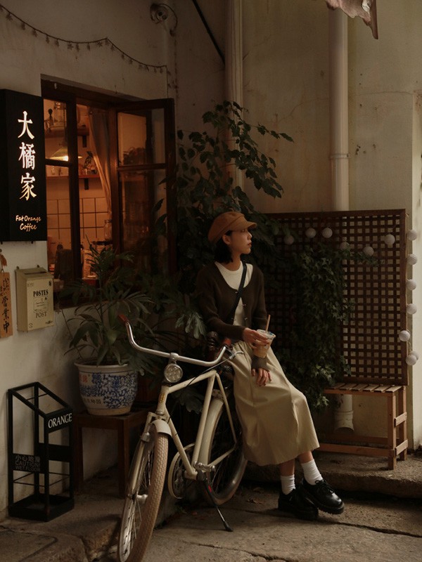 西町村屋女装2022秋冬季米色长裙