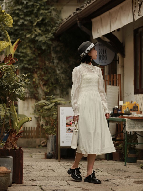 西町村屋女装2022秋冬季白色连衣裙