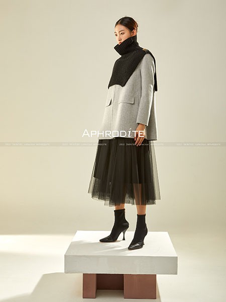 雅芙2022秋冬季灰色大衣