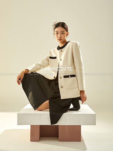 雅芙2022秋冬季白色大衣