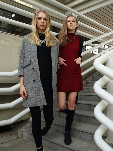 SIWEI女装2022秋冬季酒红色连衣裙