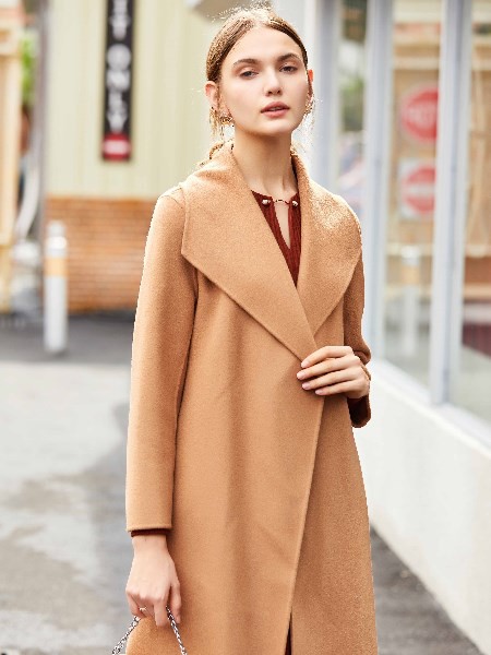 AUE女装2022秋冬季卡其色大衣