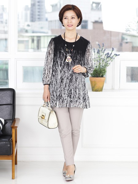 相夫益子2022春夏季藏蓝色T恤