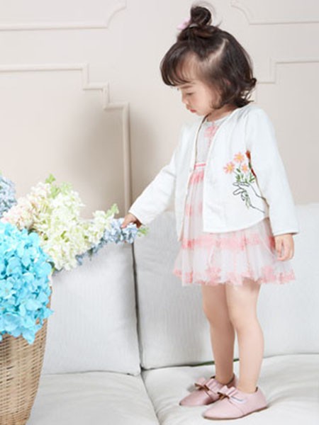 夏卡豆丁童装2022秋冬季白色针织衫