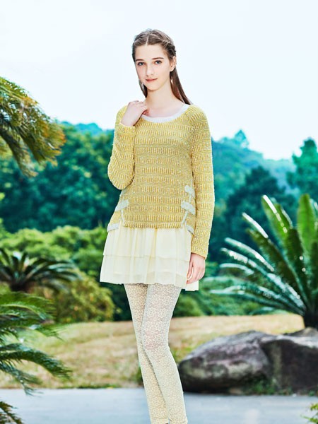 女子卉色2022秋冬季绿色T恤