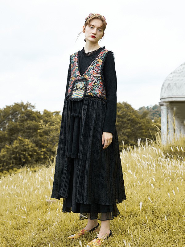 吉丘古儿女装2022秋冬季黑色连衣裙