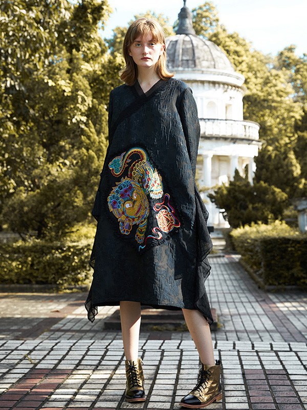 吉丘古儿女装2022秋冬季黑色连衣裙